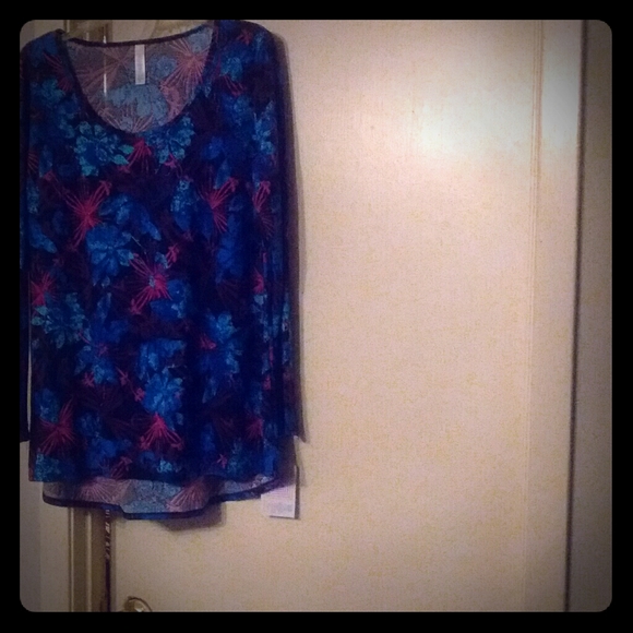 LuLaRoe Tops - Lula Roe long sleeve top.